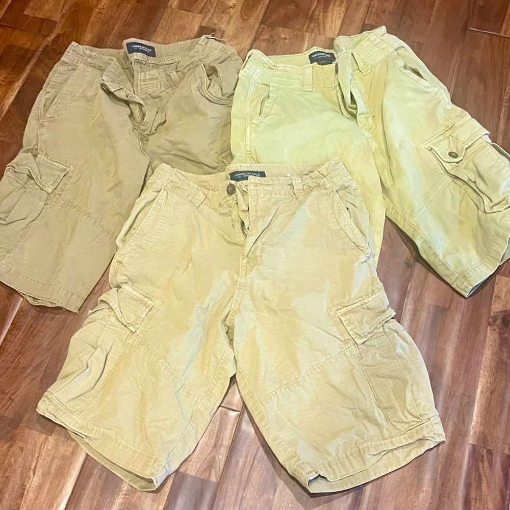 Men’s American Eagle cargo shorts. Long Length 29 waist. Like new